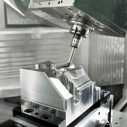 A five-axis machining tool by Heller Maschinenfabrik.